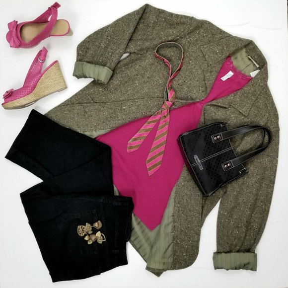 Fun and Fanciful Faux Brass Heart Charm Bracelet - Picture 4 of 4